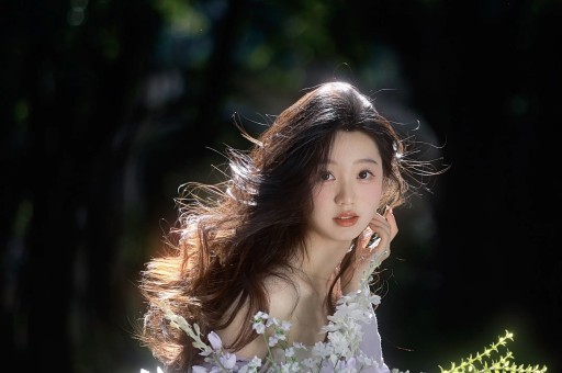 最近抖音火爆的网红被扒黑历史小编觉得抖音还是需要些正能量的东西